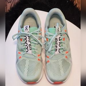 On Cloudsurfer Sneaker